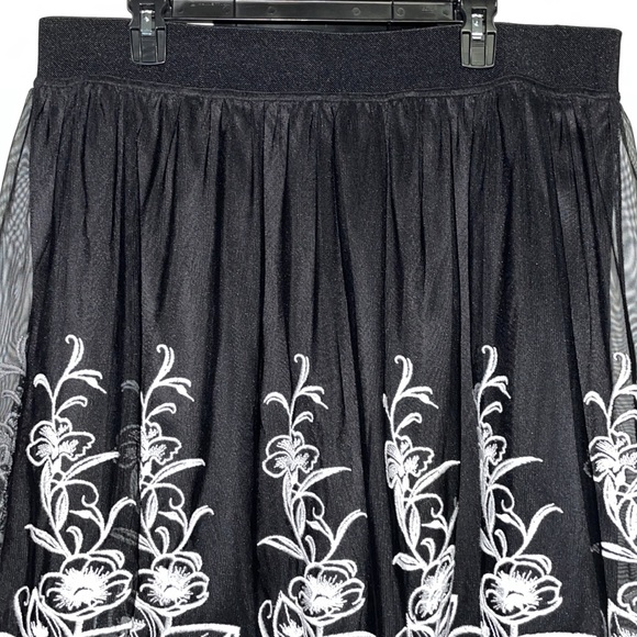 Alfani Floral Pleated Skirt - Black & White - Size XL - Picture 4 of 8